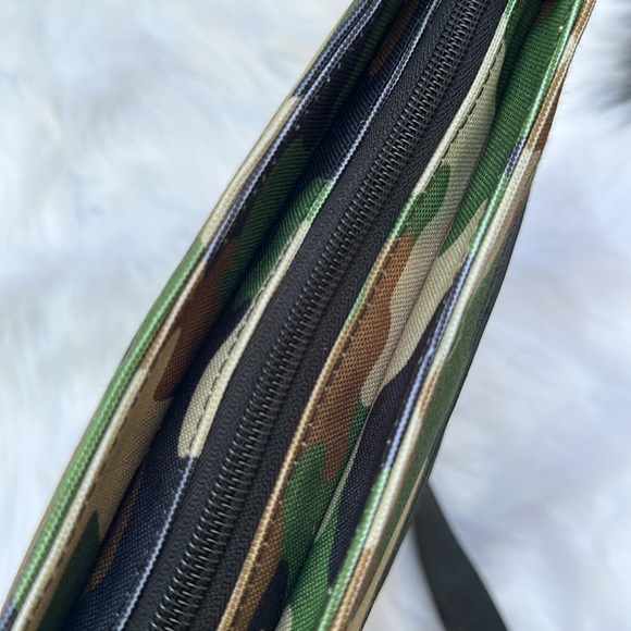 New GUESS Camo Men’s Bag - Picture 6 of 7